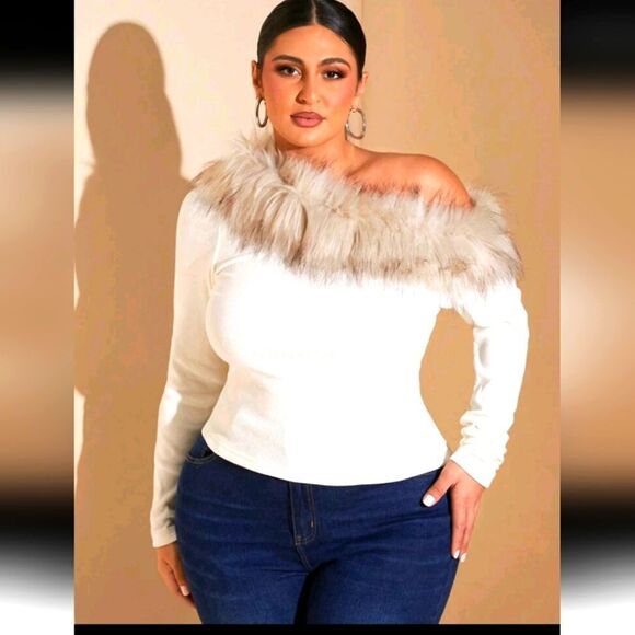 Elegant Off-Shoulder White Sweater with Faux Fur Trim 3X - Picture 1 of 7